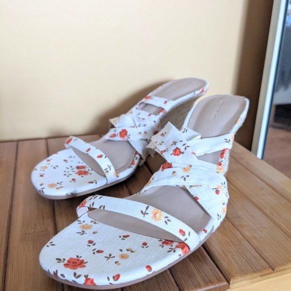Reformation Shoes - Reformation Alessa Floral Espadrille Wedges (NWOB)